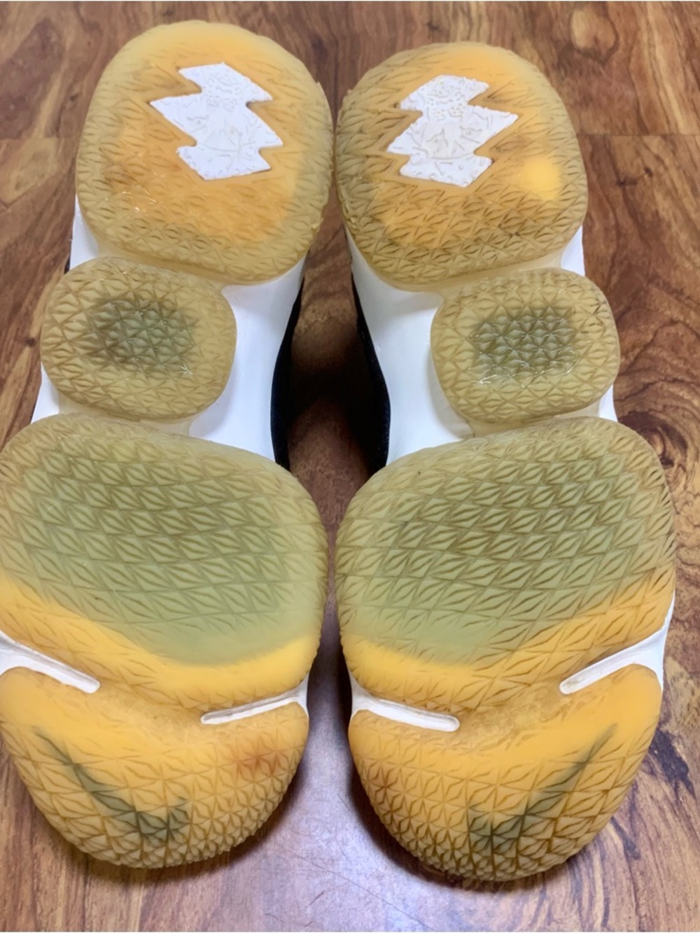 Nike LeBron 15 'Bright Crimson' - Picture 14 of 15
